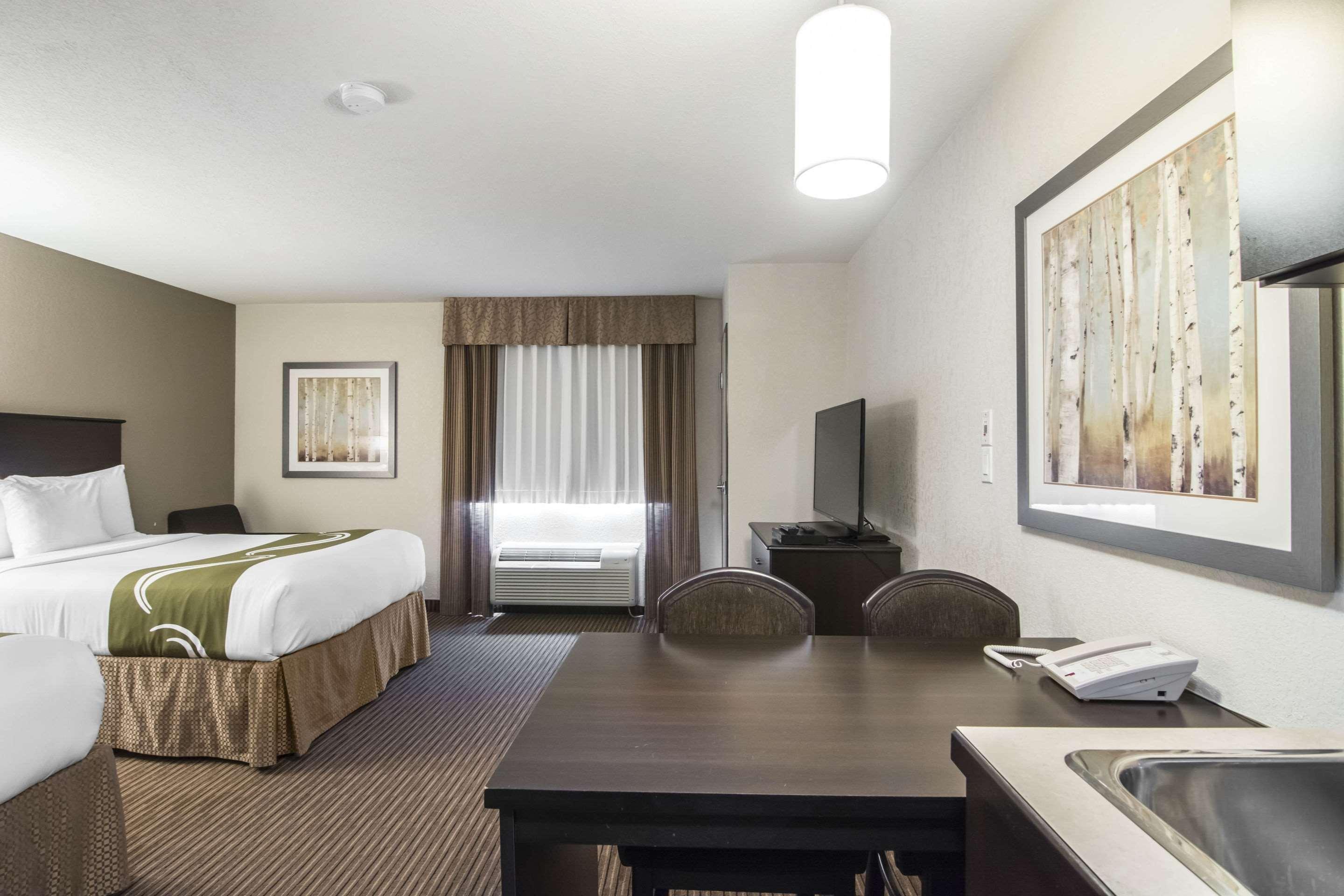 Quality Inn & Suites Thompson Buitenkant foto