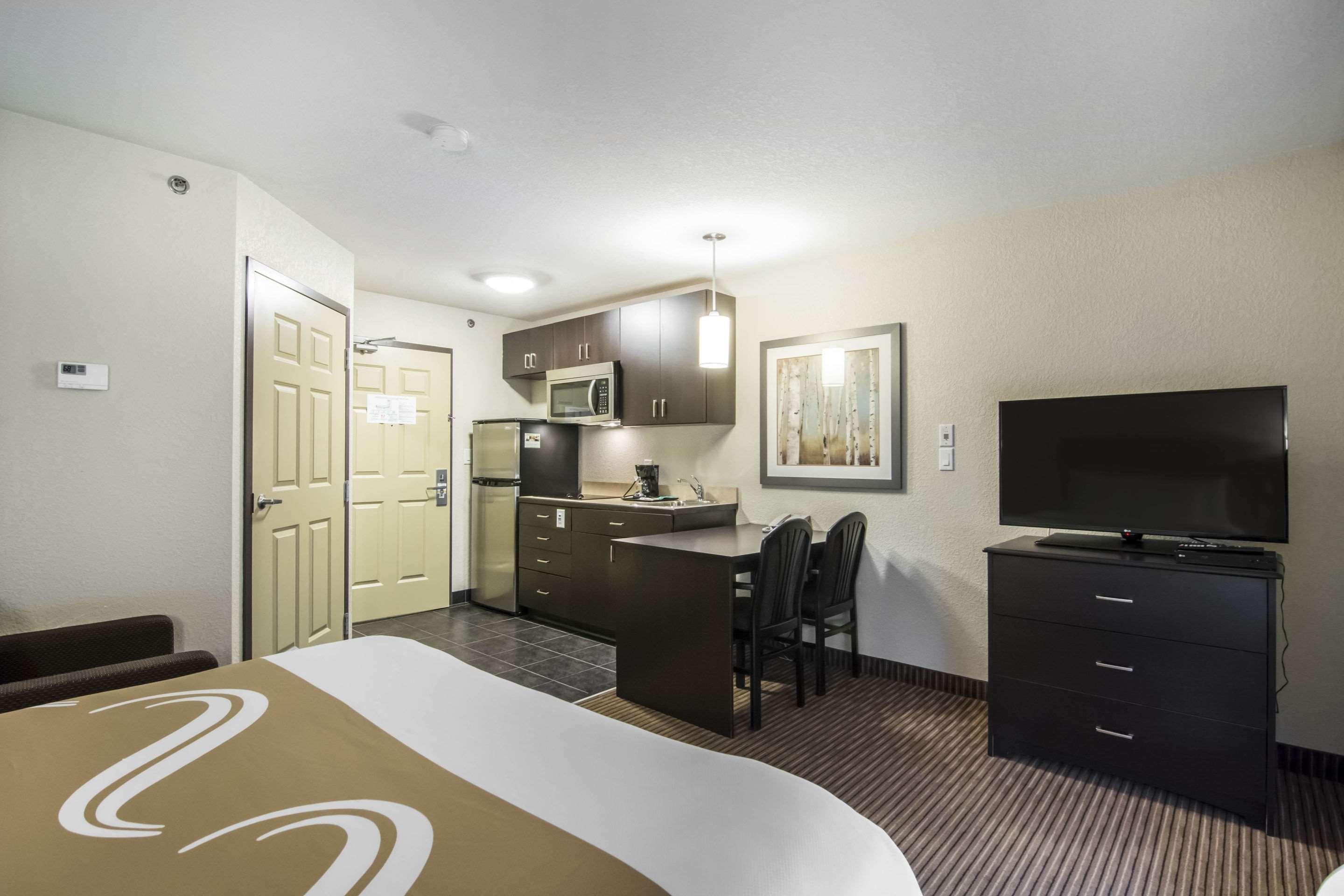 Quality Inn & Suites Thompson Buitenkant foto