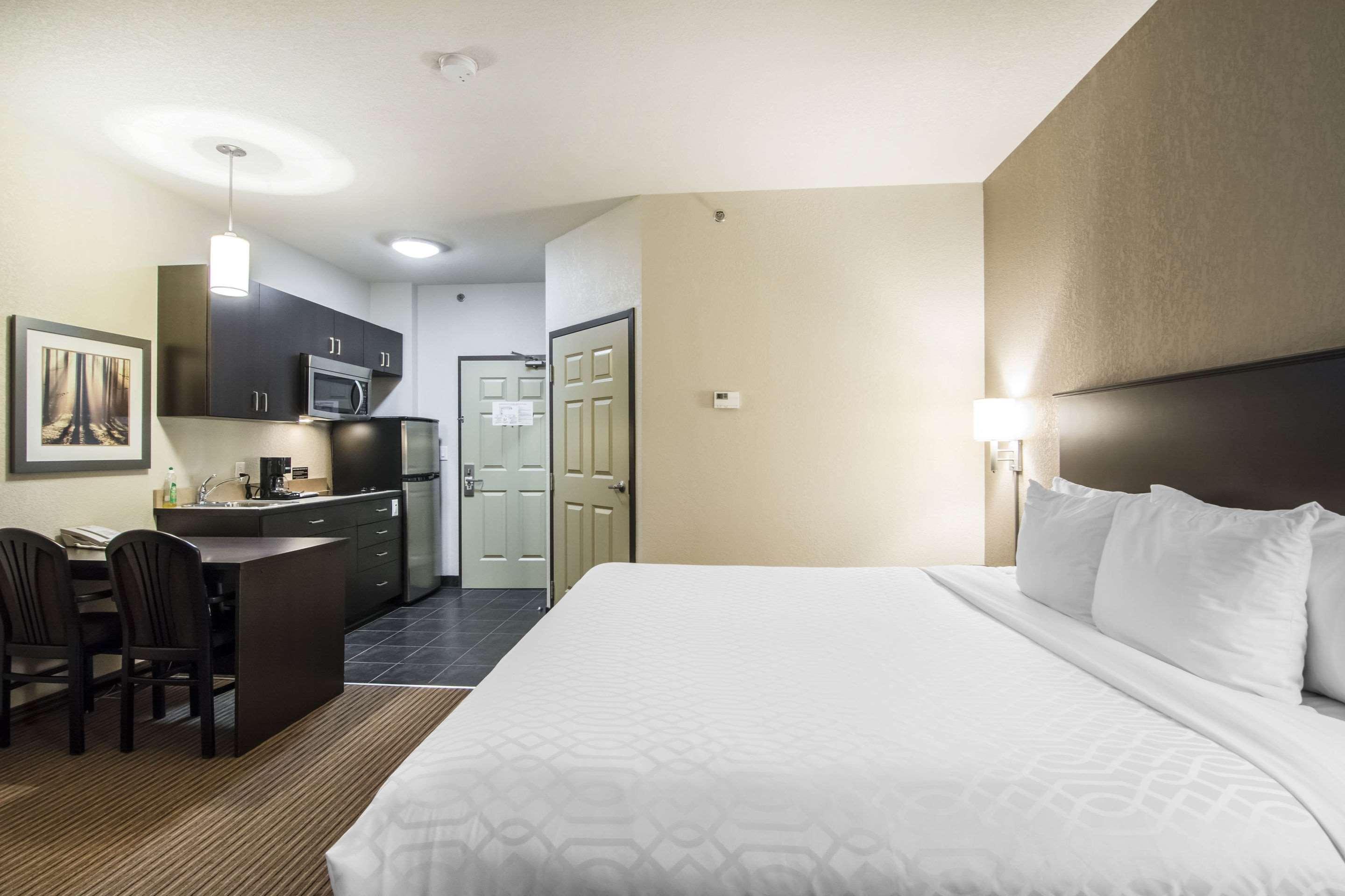 Quality Inn & Suites Thompson Buitenkant foto
