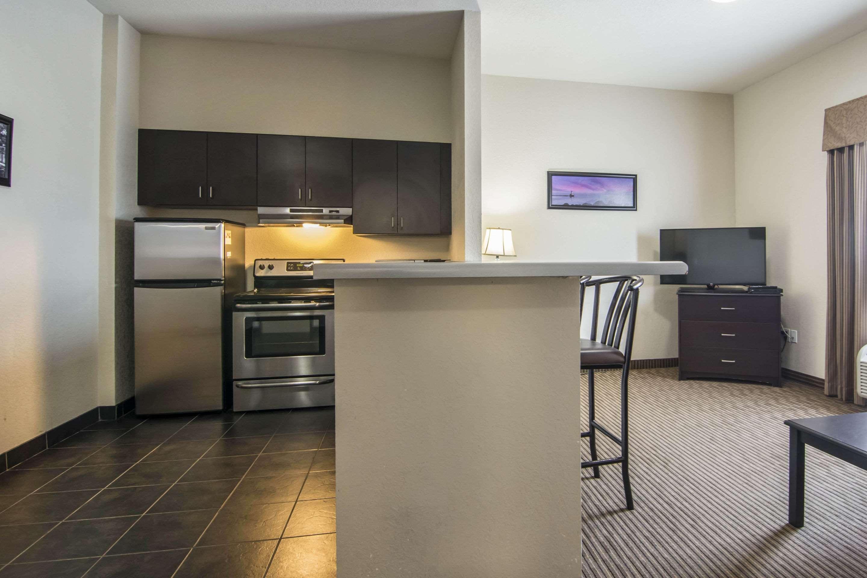 Quality Inn & Suites Thompson Buitenkant foto