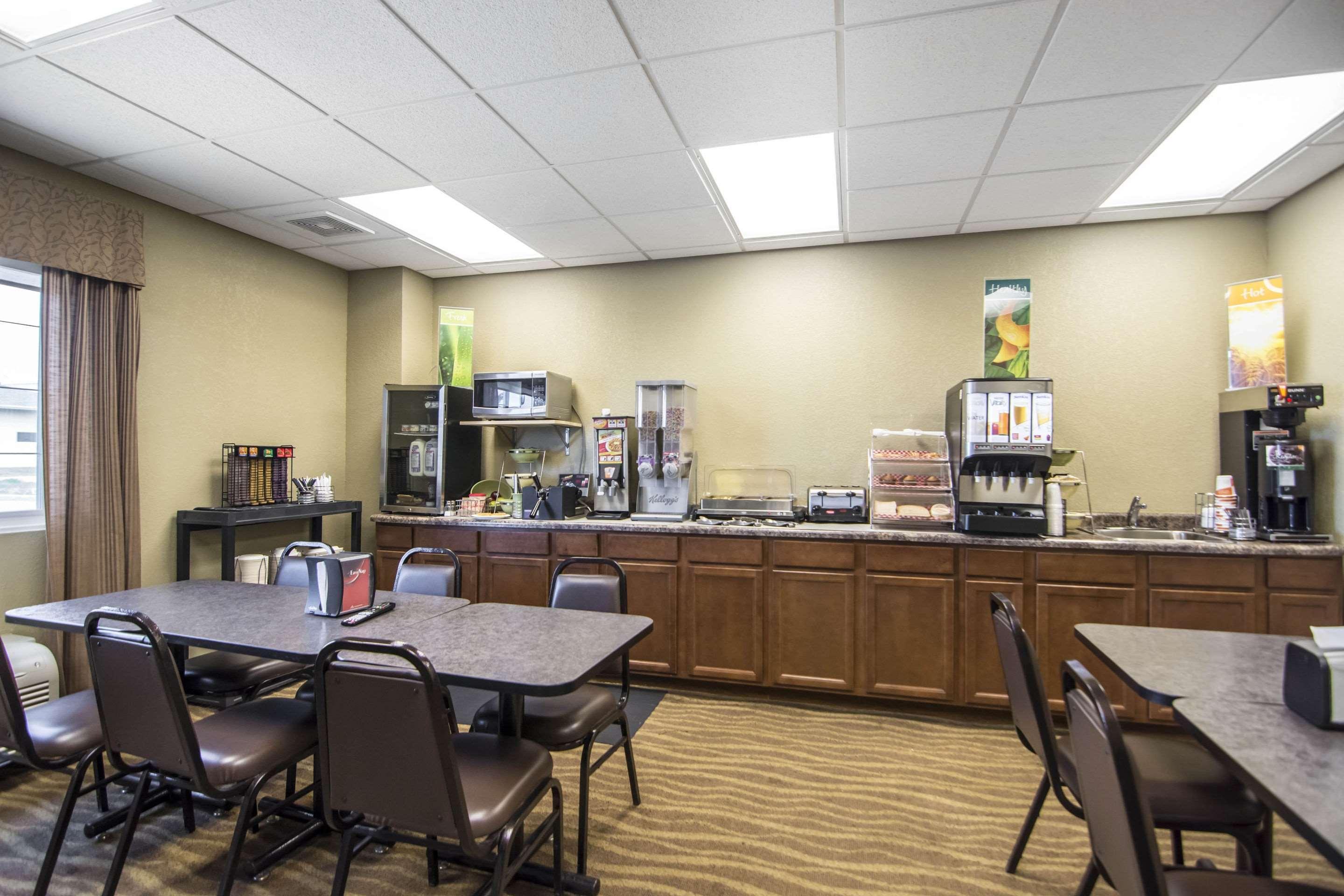 Quality Inn & Suites Thompson Buitenkant foto