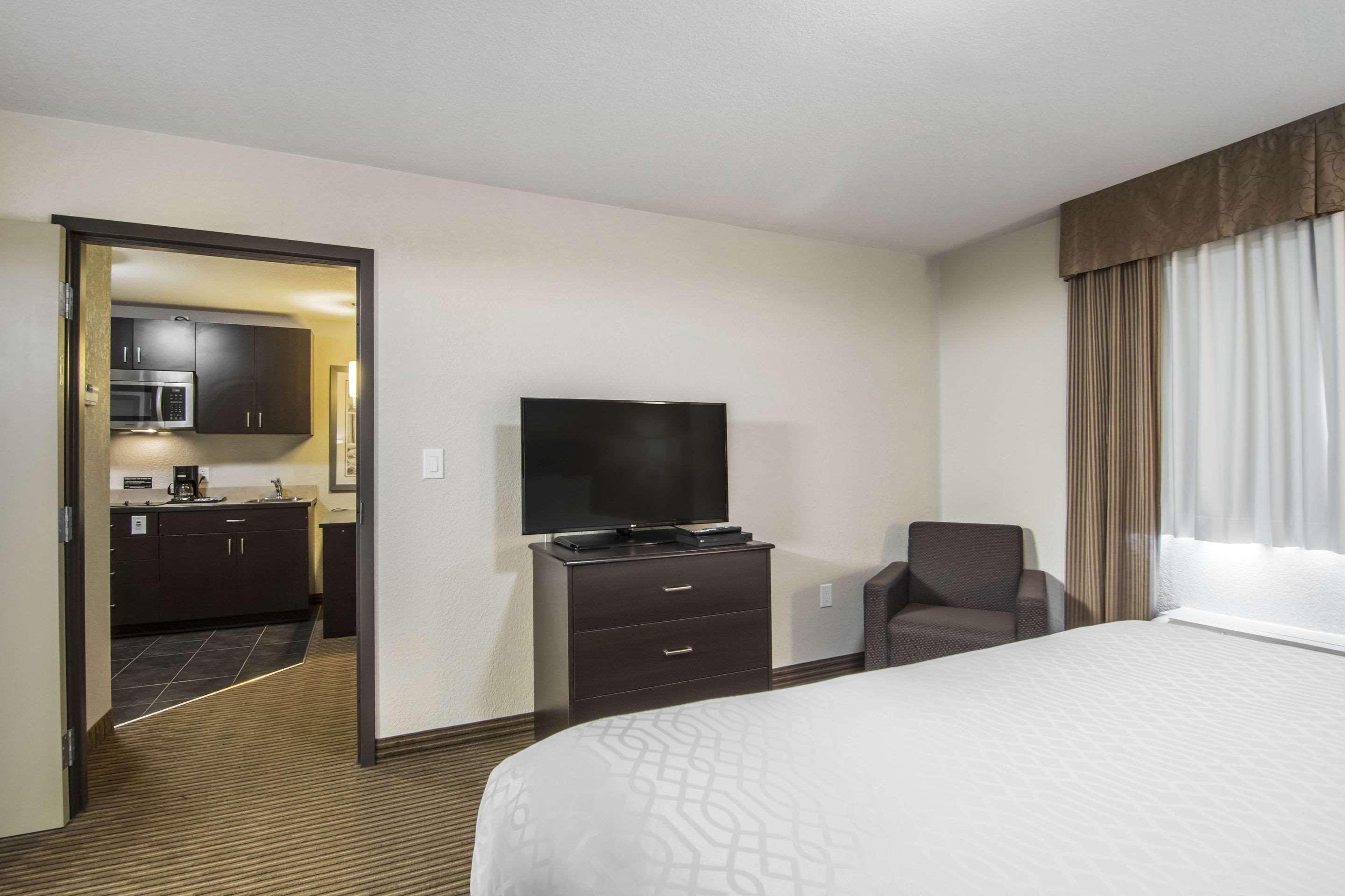 Quality Inn & Suites Thompson Buitenkant foto