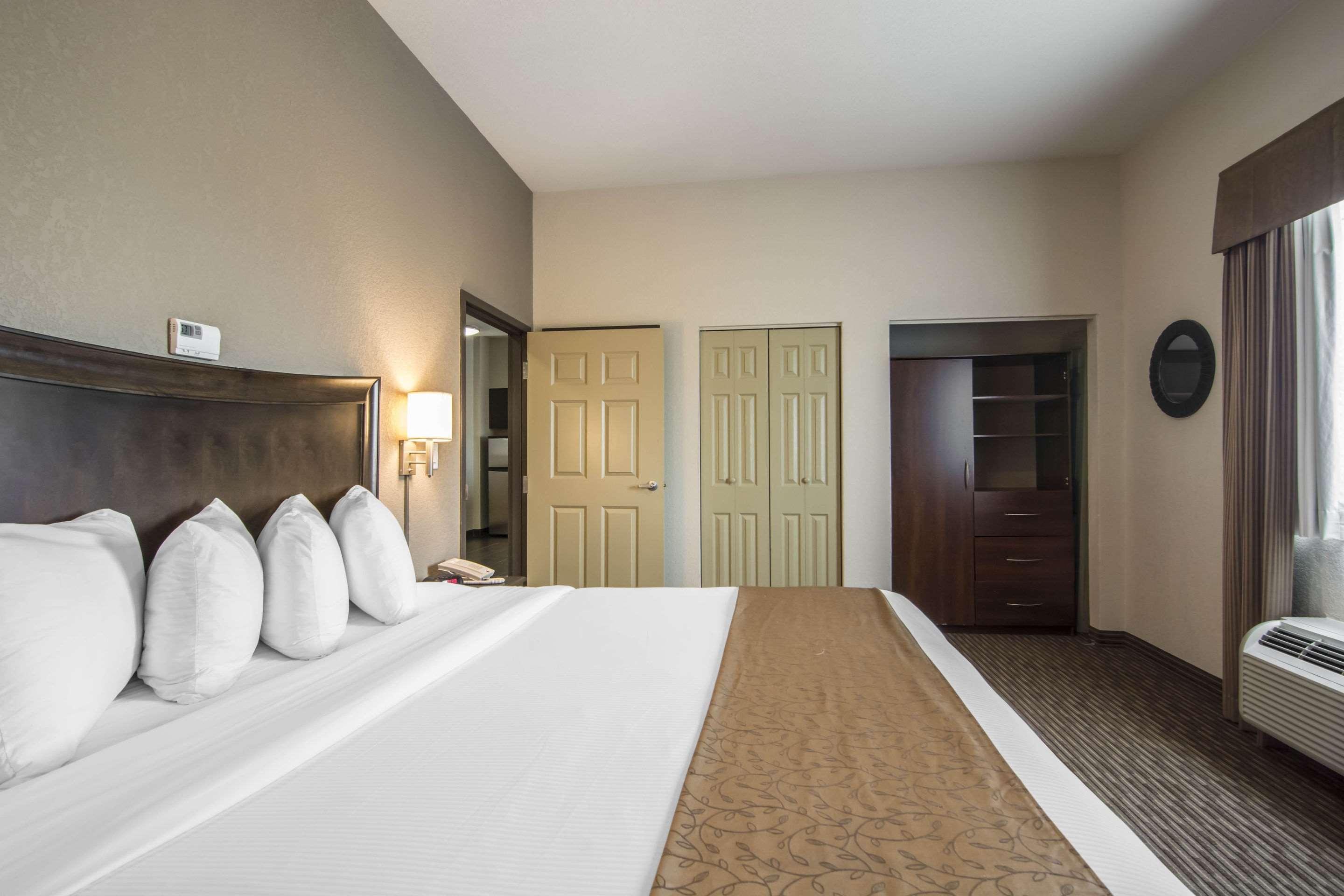 Quality Inn & Suites Thompson Buitenkant foto