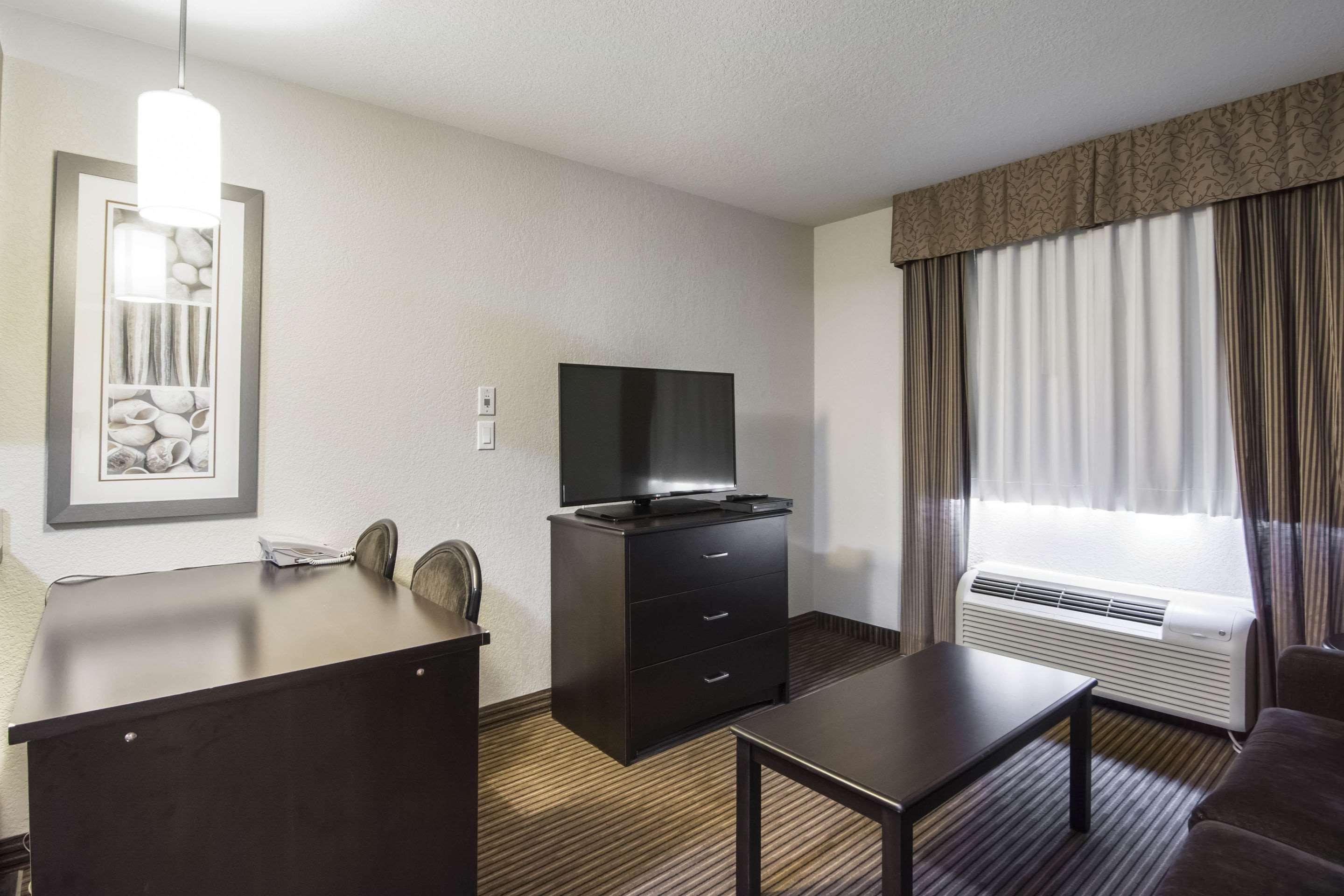 Quality Inn & Suites Thompson Buitenkant foto